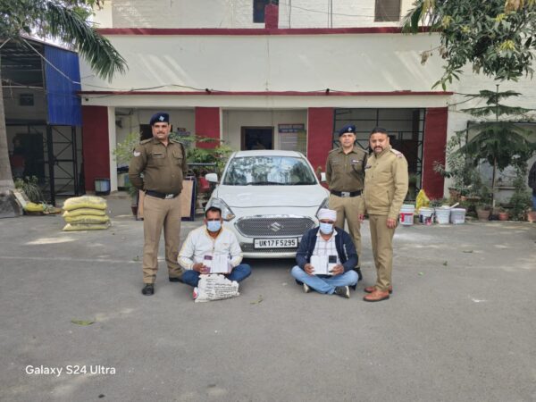 कोटद्वार पुलिस ने “गे और होमो सेक्सुअल” लोगों को लूटने वाले सोनू व मोनू को किया गिरफ्तार, नकली पुलिसकर्मी बन करते थे लूट, हथियार भी बरामद