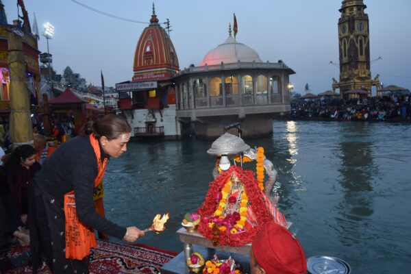 सफल आयोजन पर टपकेश्वर महादेव और मां गंगा का किया पूजन, खेल मंत्री रेखा आर्य ने मांगी थी खेलों से पहले मनौती, दिया था पहला निमंत्रण