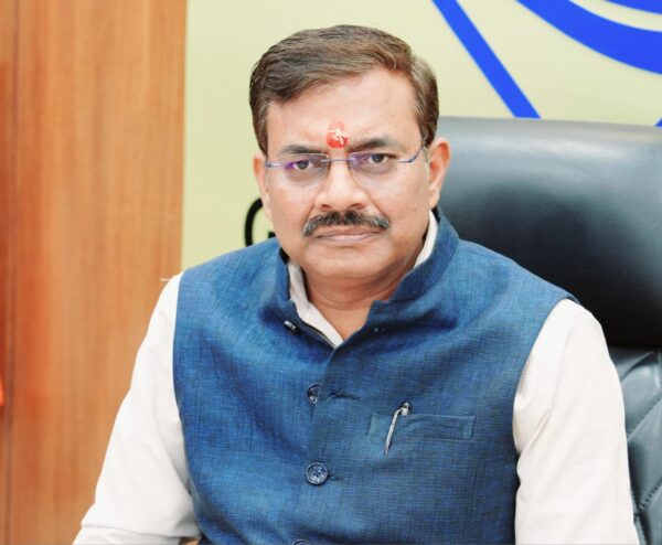 कार्यरत अस्थायी व आउटसोर्सिंग कर्मचारियों की सेवाओं पर नहीं पड़ेगा असर – मुख्य सचिव आनंद वर्द्धन