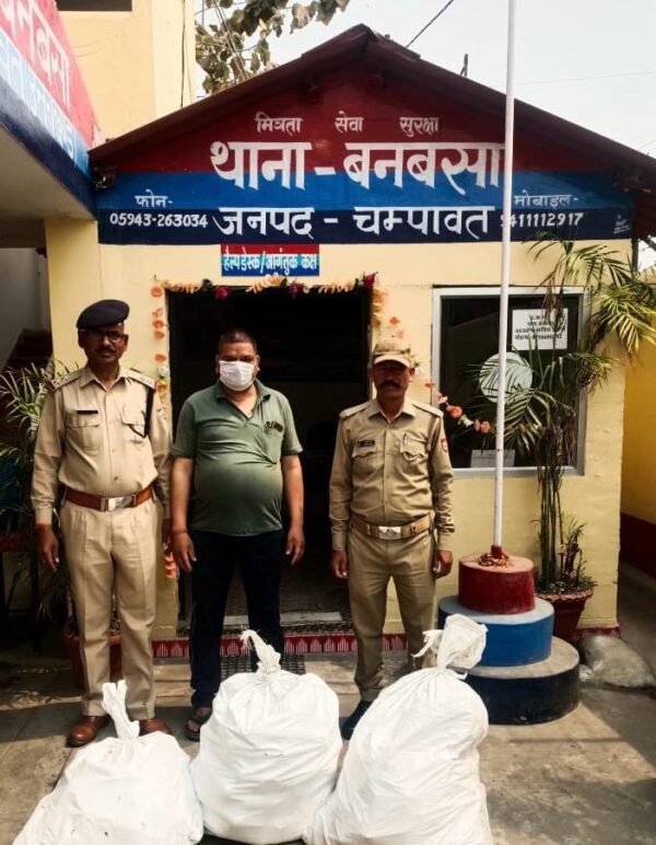एसपी अजय गणपति के निर्देशन में थाना बनबसा पुलिस की मादक पदार्थों के तस्करों पर बड़ी कार्रवाई, मिठाई की दुकान की आड़ में चल रहा था अवैध शराब का कारोबार, एक गिरफ्तार
