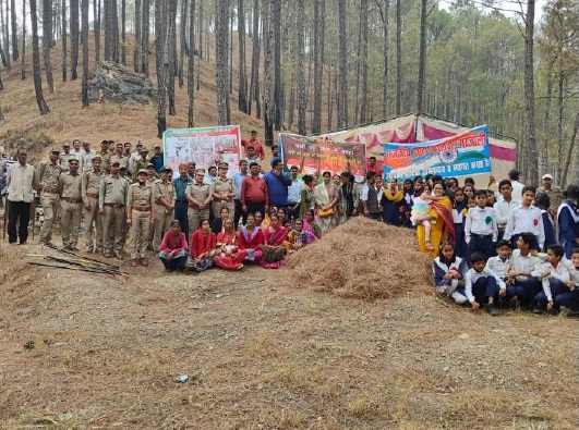 वन विभाग की पहल : उत्तराखंड में चीड़ पिरूल से स्वरोजगार की क्रांति, अपर प्रमुख वन संरक्षक निशांत वर्मा ने ली समीक्षा बैठक