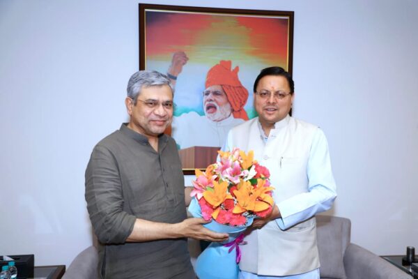 सीएम पुष्कर सिंह धामी ने केंद्रीय रेल मंत्री अश्विनी वैष्णव से की मुलाकात, उत्तराखंड की रेल परियोजनाओं पर हुई चर्चा