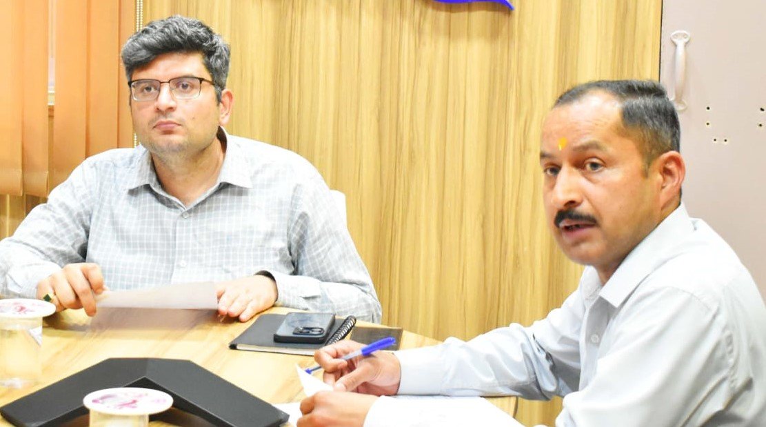 मानसून से पहले सड़क व नालिकों को करें ठीक – डीएम संदीप तिवारी
