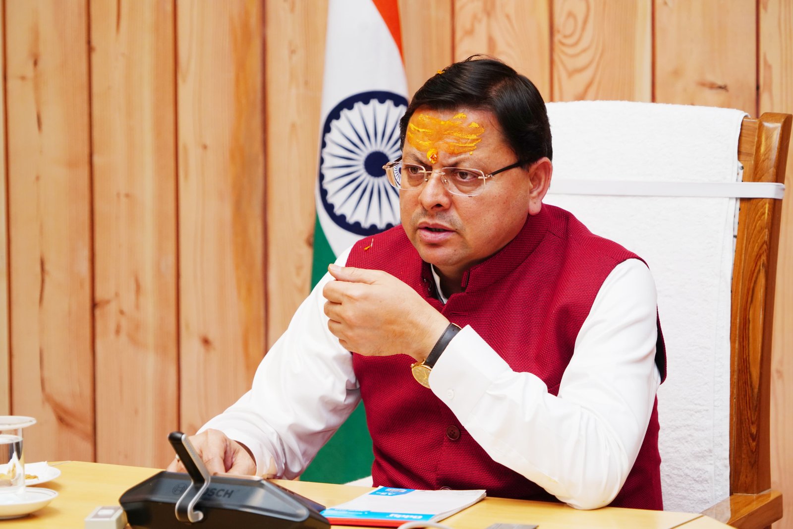 सीएम धामी ने अधिकारियों को कानून व्यवस्था का उल्लंघन करने वालों पर कड़ी कार्रवाई करने के दिए निर्देश