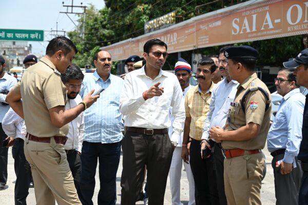 डीएम सविन बंसल ने आईएसबीटी फ्लाईओवर और ड्रेनेज कार्यों का किया निरीक्षण, 05 जून तक काम पूरा करने के दिए सख्त निर्देश