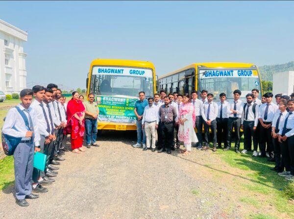 भगवंत ग्लोबल विश्वविद्यालय के फार्मेसी संकाय के विद्यार्थियों ने पतंजलि रिसर्च सेंटर हरिद्वार का किया भ्रमण