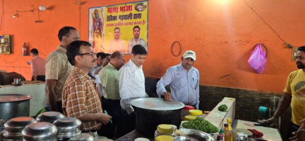 धामी सरकार सख्त, मिलावटखोरी पर शिकंजा, यात्रियों की सेहत से खिलवाड नहीं सहेंगे, स्वास्थ्य सचिव डॉ. आर राजेश कुमार के निर्देश पर अपर आयुक्त के नेतृत्व में FDA टीम का हरिद्वार-हल्द्वानी व उधमसिंहनगर में ताबड़तोड़ छापेमारी अभियान