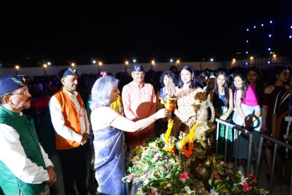 श्री गुरु राम राय विश्वविद्यालय में बाॅलीवुड गायक दर्शन रावल की गायिका का चला जादू