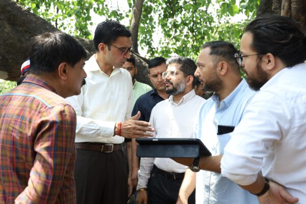 मुख्यमंत्री की प्रेरणा से ऐतिहासिक धरोहर घंटाघर व प्रमुख चौक-चौराहो का युद्धस्तर पर सौन्दर्यीकरण कार्य, डीएम सविन बंसल की दो टूक – कार्यदायी संस्था गुणवत्ता के साथ तय समय में पूरा करें सौन्दर्यीकरण कार्य