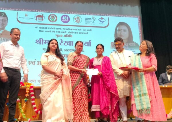 ग्रामीण विकास की नींव हैं आंगनबाड़ी कार्यकत्रियां – कैबिनेट मंत्री रेखा आर्य