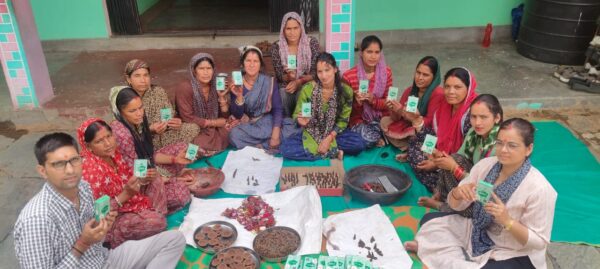 धामी सरकार की पहल : उत्तराखंड की महिलाएं बन रहीं आत्मनिर्भर, “लोकल फॉर वोकल” से रोशन कर रहीं भविष्य