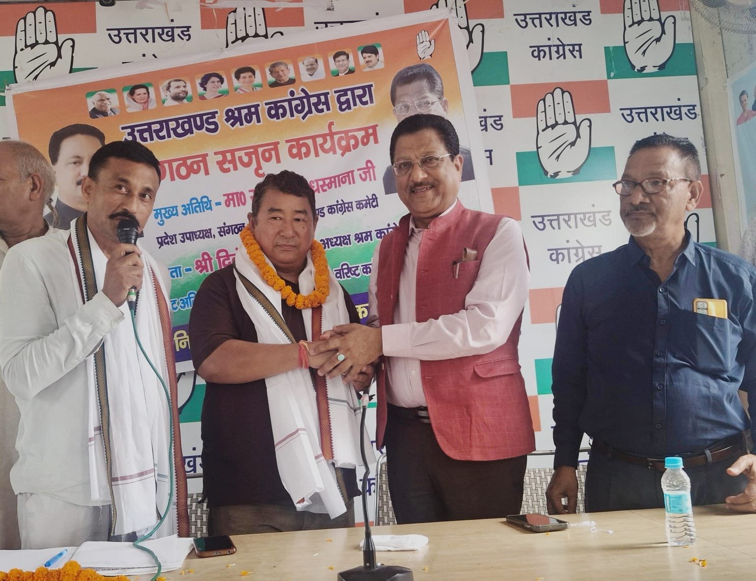 ITBP के पूर्व कमांडेंट ओम गुरुंग कांग्रेस में शामिल, धस्माना बोले – पार्टी को मिलेगी मजबूती