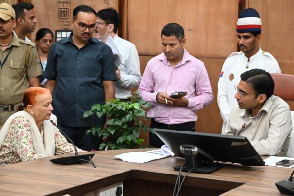 डीएम सविन बंसल का जन दर्शन हिट, एक ही छत के नीचे न्याय, शिक्षा, रोजगार, नाफरमानी पर सख्त एक्शन