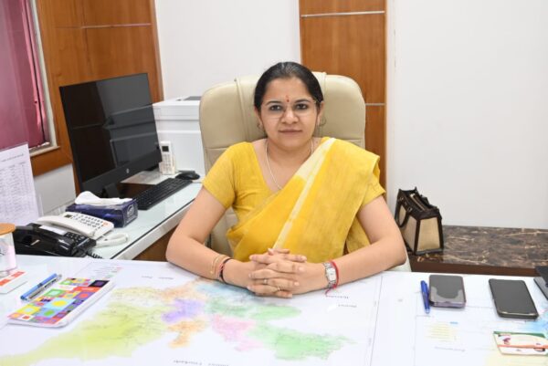जनपद टिहरी की नवनियुक्त जिलाधिकारी निकिता खण्डेलवाल ने सम्भाला पदभार