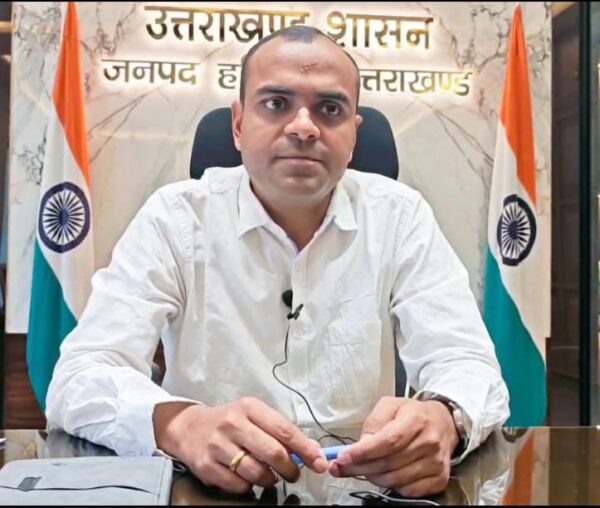 डीएम मयूर दीक्षित ने सरकार जनता के द्वार कार्यक्रम का माह जून 2025 का रोस्टर किया जारी