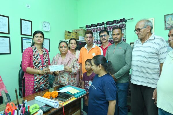 विधानसभा अध्यक्ष ऋतु खण्डूडी भूषण ने दिव्यांग बच्चों के लिए बढ़ाया मदद का हाथ, भारती देवी फाउंडेशन को दिए एक लाख रुपये