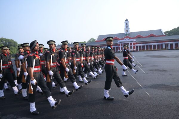 भारतीय सैन्य अकादमी, देहरादून में श्रीलंका सेना प्रमुख लेफ्टिनेंट जनरल लासांथा रोड्रिगो ने की 156वें पासिंग आउट परेड की समीक्षा