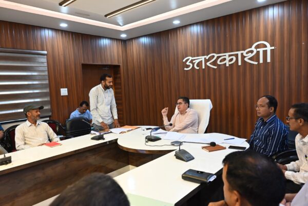 डीएम डॉ. मेहरबान सिंह बिष्ट ने ई-ऑफिस प्रणाली को शत-प्रतिशत लागू करने के दिए सख्त निर्देश