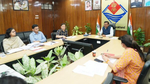 मुख्य सचिव आनंद बर्धन की अध्यक्षता में उत्तराखंड नागरिक उड्डयन की समीक्षा बैठक आयोजित