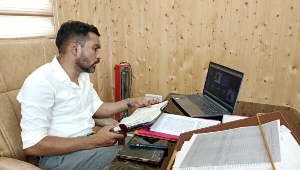 यातायात के लिये असुरक्षित पुलों की तत्काल दें रिपोर्ट – डीएम डॉ. आशीष चौहान