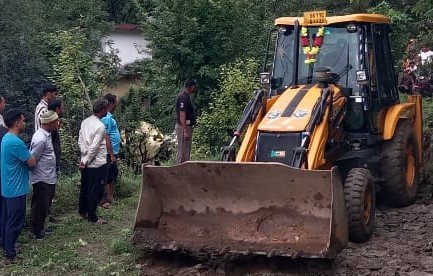 चांदनीखाल-रैंसू सड़क का निर्माण कार्य शुरू