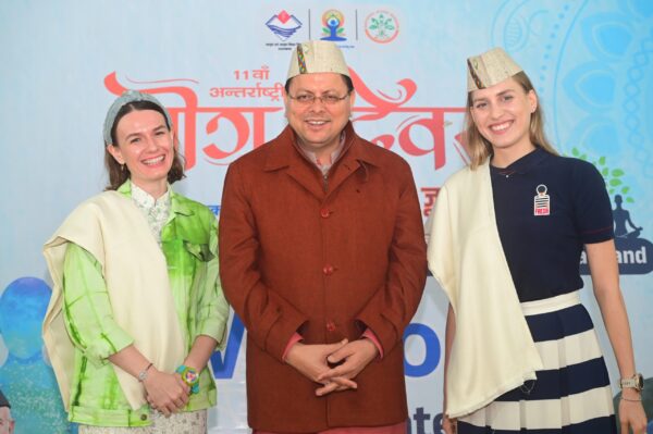 मुख्यमंत्री पुष्कर सिंह धामी ने विदेशी मेहमानों का भराड़ीसैंण में किया स्वागत