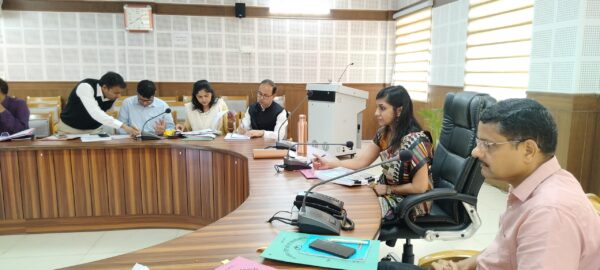 नियमित योजनाओं के साथ–साथ नवाचारी कार्यों का भी बनायें प्लान – डीएम स्वाति एस. भदौरिया