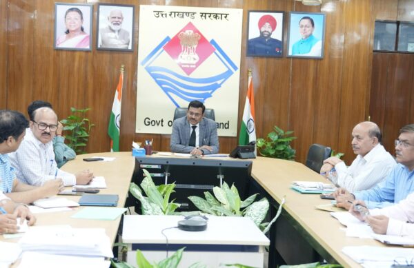 मुख्य सचिव आनन्द बर्द्धन ने की यूपीसीएल की समीक्षा, अगले 3-5 वर्षों की योजना और AI के प्रयोग पर जोर, बिजली आपूर्ति में सुधार के निर्देश