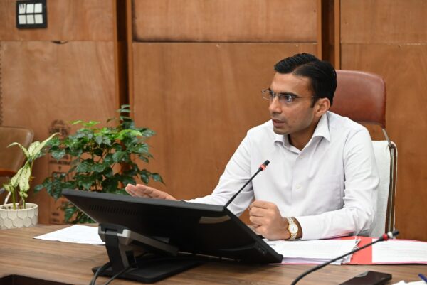 डीएम सविन बंसल की दो टूक : युद्धस्तर पर करना ही है पेयजल शिकायतों का निस्तारण, यह जान लें अधिकारी