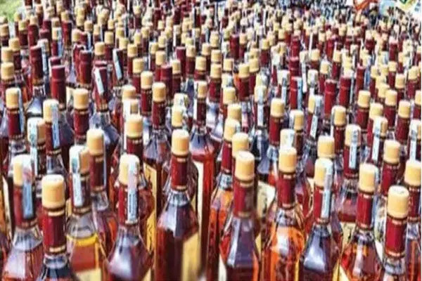 रिसॉर्ट से ढाई लाख व 06 पेटी अवैध शराब जब्त, मुखबिर से सूचना मिलने पर आबकारी टीम ने की छापेमारी