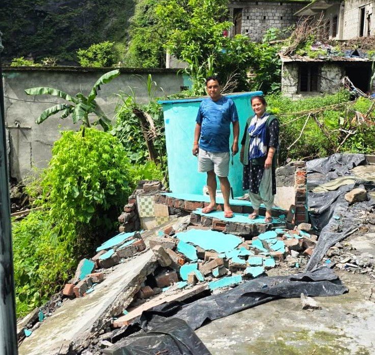 इंटर कालेज निजमुला का भवन पर भू-धंसाव की जद में