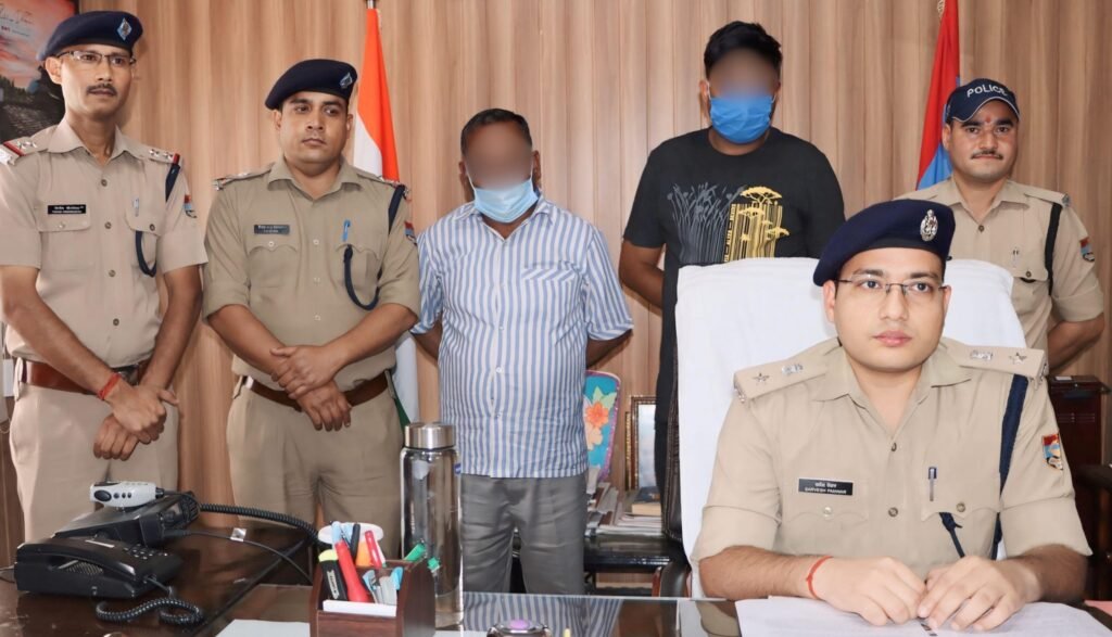 ग्रामीण बचत केंद्र से एक करोड़ से अधिक के गबन के आरोपी गिरफ्तार