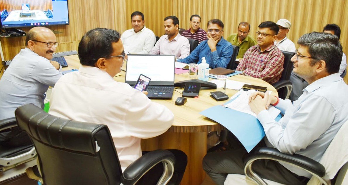 राजजात के कार्यों की डीपीआर आपसी समन्वय बनाकर करें तैयार – डीएम संदीप तिवारी