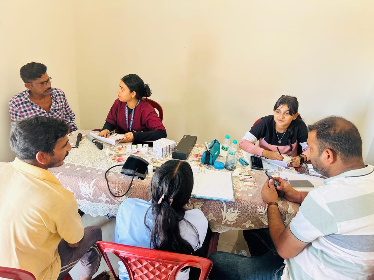 माधवी फाउंडेशन और प्रभु नेत्रालय के शिविर में डेढ़ सौ से अधिक ने कराई आँखों की जांच