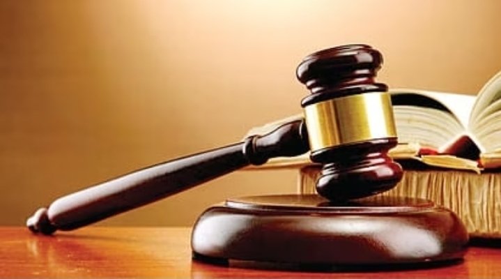 शौचालय विवाद में हाईकोर्ट का अहम फैसला : ग्राम प्रधान प्रत्याशी का नामांकन रद्द करने पर रोक, चुनाव चिह्न जारी करने के निर्देश