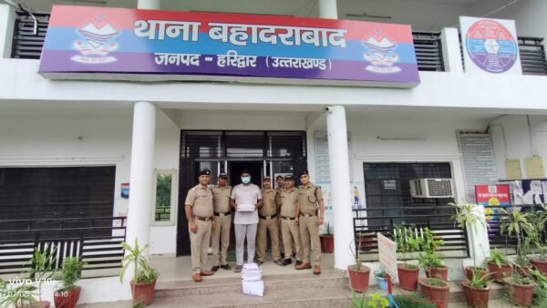 एसएसपी प्रमेन्द्र सिंह डोबाल का नशा तस्करों पर कड़ा प्रहार जारी, कांवड़ से पहले थाना बहादराबाद पुलिस ने लगभग 03 करोड रूपये की डेढ़ किलोग्राम अवैध स्मैक के साथ शातिर तस्कर को किया गिरफ्तार
