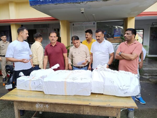 देहरादून में नकली सिगरेट रैकेट का भंडाफोड़, एसटीएफ ने बरामद की 22,100 नकली सिगरेट, मुजफ्फरनगर-दिल्ली कनेक्शन आया सामने