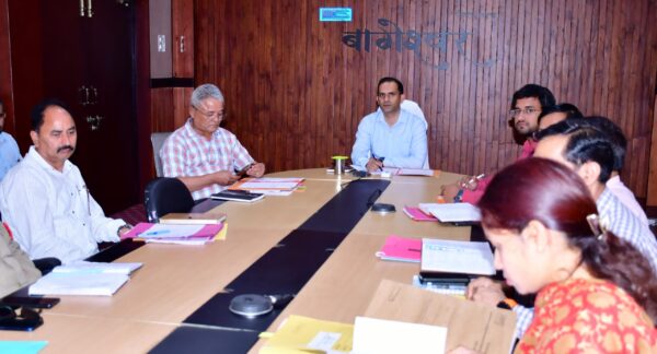 डीएम आशीष भटगांई की अध्यक्षता में मानसून एवं निर्वाचन तैयारियों को लेकर महत्वपूर्ण समीक्षा बैठक आयोजित, दिए निर्देश