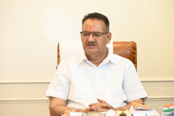 कृषि मंत्री गणेश जोशी ने सेब की पेटियों की कमी का लिया संज्ञान, अधिकारियों को तलब कर दिए सख्त निर्देश