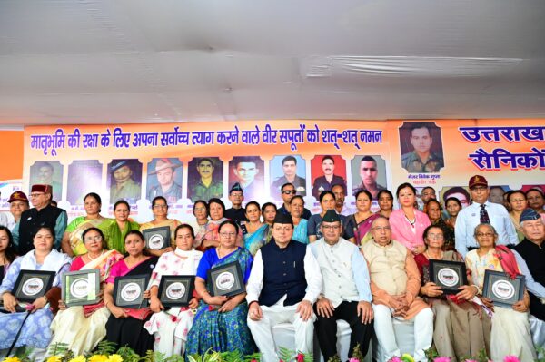 मुख्यमंत्री पुष्कर सिंह धामी ने कारगिल विजय दिवस पर शहीद स्मारक पर पुष्प चक्र अर्पित कर शहीद को दी श्रद्धांजलि, चमोली जिले के कालेश्वर में ई.सी.एच.एस एवं सैनिक विश्राम गृह और नैनीताल में सैनिक विश्राम गृह बनाया जायेगा