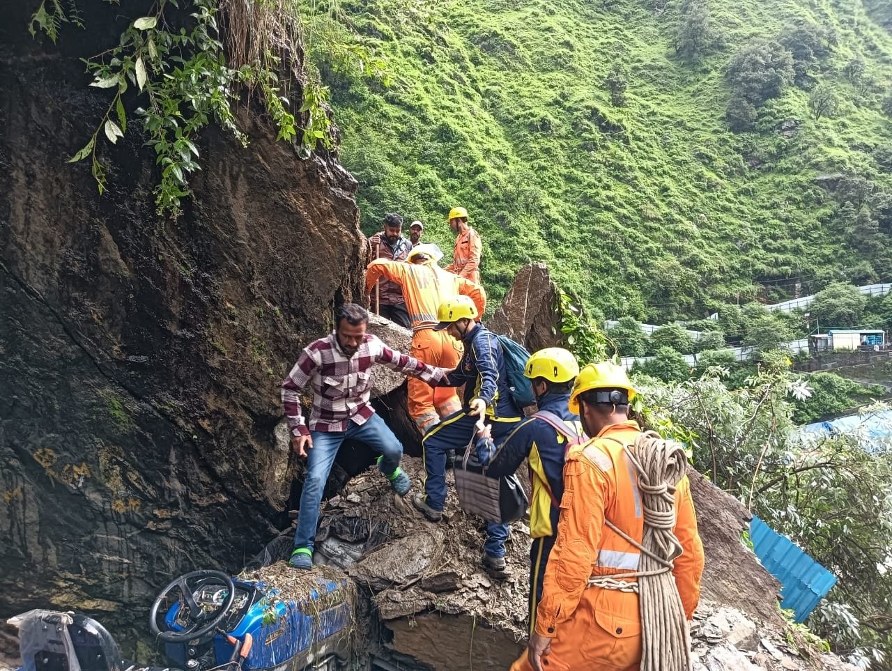 उत्तराखंड में बारिश का कहर : रुद्रप्रयाग में बादल फटा, केदारनाथ यात्रा रोकी गई, श्रीनगर में घरों में घुसा पानी, यमुनोत्री