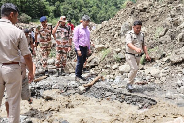 मुख्यमंत्री धामी के निर्देश पर थराली में तेज किए गए आपदा राहत कार्य, डीएम ने किया स्थलीय निरीक्षण, एक लड़की की मौत, एक लापता