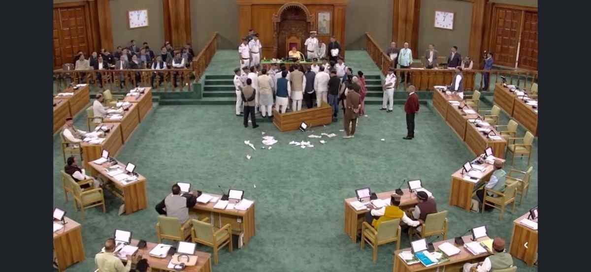 उत्तराखंड विधानसभा सत्र के पहले दिन भारी हंगामा