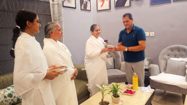 पूर्व मंत्री डॉ. प्रेमचंद अग्रवाल ने ब्रह्मकुमारीज बहनों से बंधवाई राखी, बोले- यह भाई-बहन की पवित्र और अटूट डोर