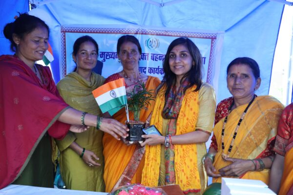 पौड़ी गढ़वाल : मुख्यमंत्री सशक्त बहना उत्सव योजना का शुभारंभ, जिले में 24 स्थानों पर लगाए गए स्टॉल, सीएम धामी ने साधना क्लस्टर की सदस्यों से किया संवाद, दीं शुभकामनाएं