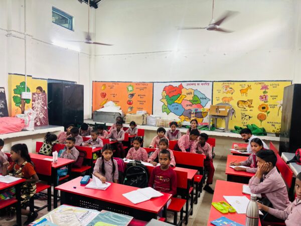 डीएम सविन बसंल के नेतृत्व में रंग लाई जिला प्रशासन की मुहिम; बाल भिक्षावृत्ति व बालश्रम से मुक्त 57 बच्चों का स्कूल में दाखिला