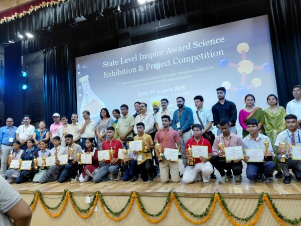 एसजीआरआर पब्लिक स्कूल वसंत विहार के बाल वैज्ञानिकों ने दिखाई प्रतिभा, बाल वैज्ञानिक आदर्श भट्ट का नवाचार राष्ट्रीय स्तर के लिए चयनित, श्रीमहंत देवेन्द्र दास जी महाराज ने दी बधाई