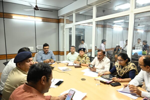 कमिश्नर गढ़वाल विनय शंकर पांडे ने आपदा कंट्रोल रूम पहुंचकर की राहत बचाव कार्यों की समीक्षा, दिए निर्देश