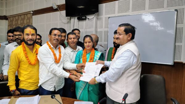 पौड़ी गढ़वाल : पंचायत चुनाव नामांकन प्रक्रिया शांतिपूर्ण संपन्न, जिला पंचायत अध्यक्ष पद पर दो तो उपाध्यक्ष पद में चार प्रत्याशियों ने कराया नामांकन