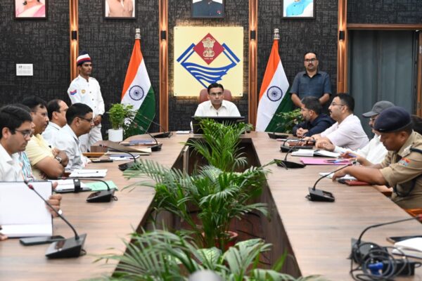 यूपी में बर्ल्ड फ्लू की पुष्टि के बाद देहरादून जिला प्रशासन अलर्ट, बर्ल्ड फ्लू की रोकथाम को डीएम सविन बंसल ने ली अहम बैठक, अन्य प्रदेशों से आने वाले जिंदा मुर्गे, अंडे और मुर्गा मांस पर अग्रिम आदेशों तक रोक